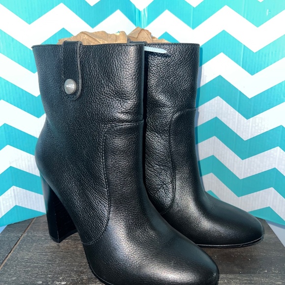 PAIGE Hadley Black Pebbled Leather Heeled Ankle Booties NWOT Women's Size 7 - Picture 2 of 7